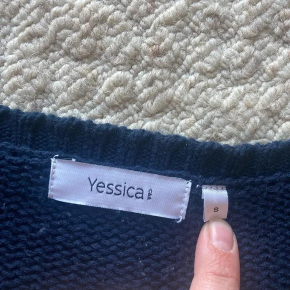 Knit sweater - Picture 2 of 2